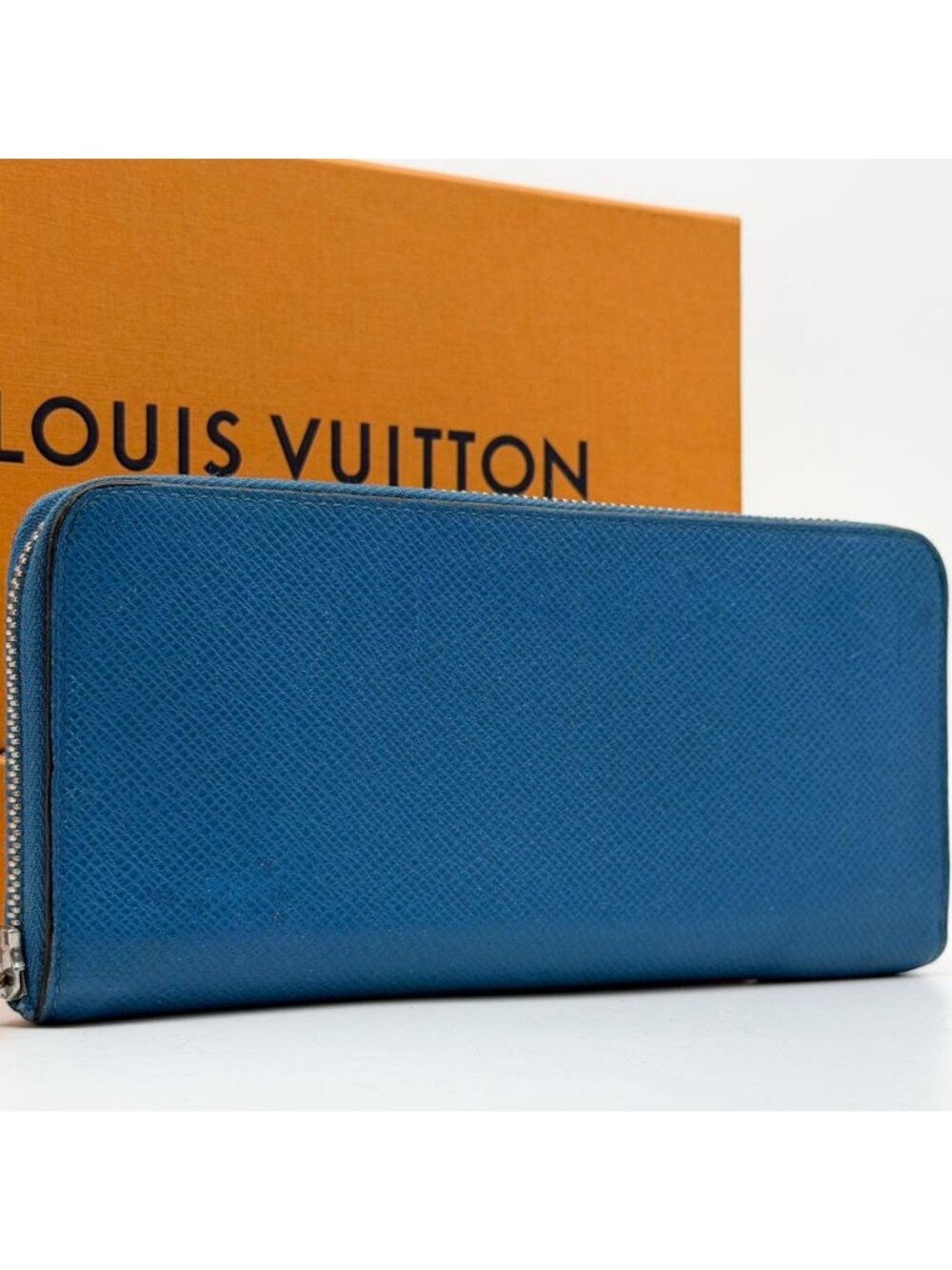 Louis Vuitton Zippy Wallet Vertical Taiga Blue